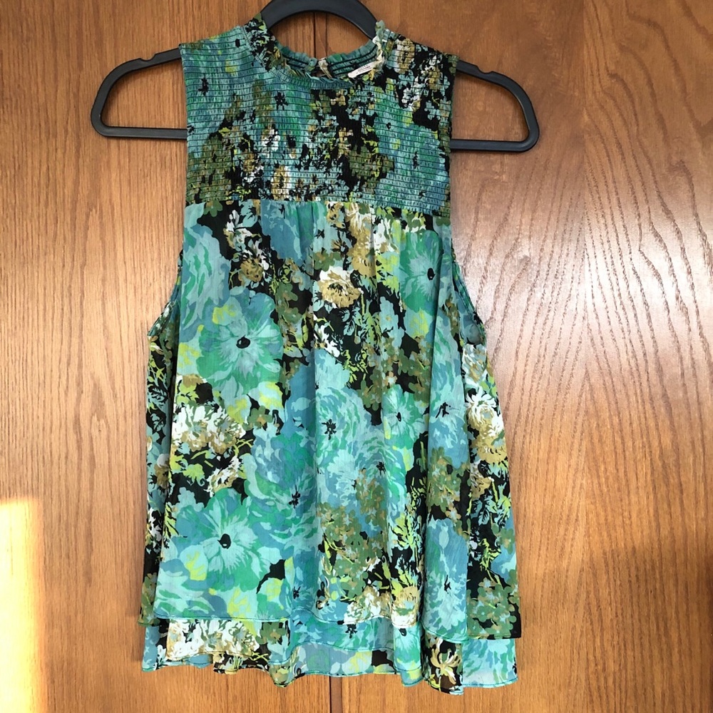 ARITZIA LITTLE MOON Smocked Floral Tank, Green,‎ M - Picture 3 of 8
